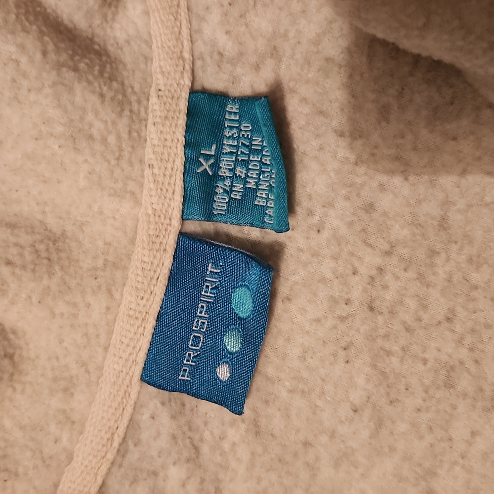 Fuzzy pullover - Picture 3 of 3